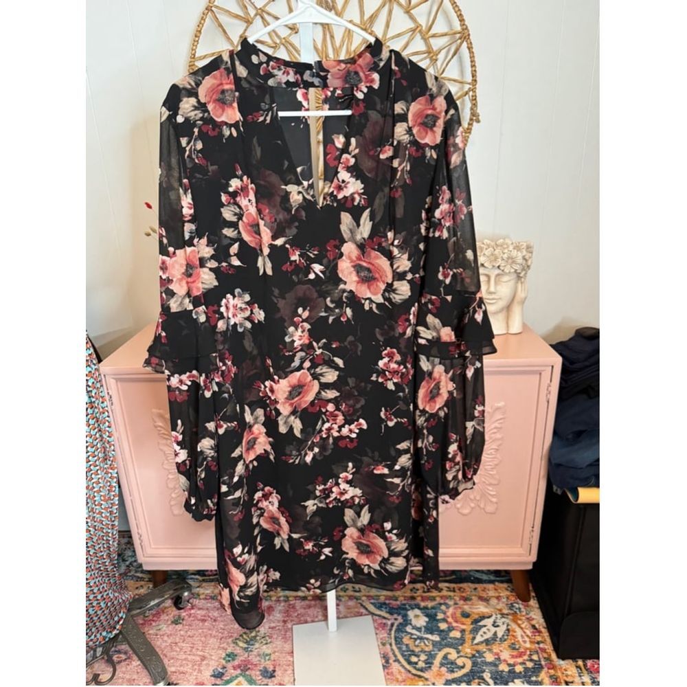 Women's White‎ House Black Market Floral Dress XL Black Pink
